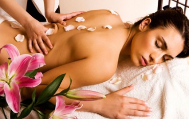63% попуст на РЕЛАКС МАСАЖА на цело тело во салонот за масажа ЗЛАТНИ РАЦЕ во вредност од 800ден. за само 299ден.