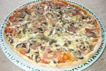 52% попуст на ГОЛЕМА ПИЦА КАПРИЧИОЗА во пица ресторан ВИА САКРА во вредност од 250ден. за само 119ден.