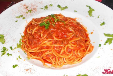 50% попуст на SPAGHETTI BOLOGNESE ВО PIZZERIA & RESTAURANT LUNA во вредност од 240ден. за само 119ден.