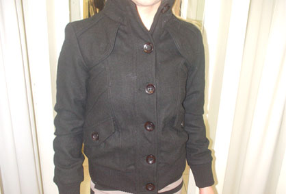 56% попуст на неодолива женска црна зимска јакна во бутик RICCI во вредност од 2250ден. за само 999ден.