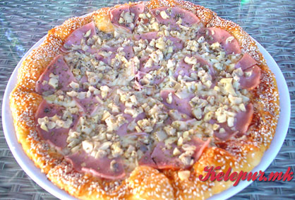 ПИЦА НА ПЛАЖА! 60% попуст на пица капричиоза во пицерија ПИТБУЛ – плажа Хотел Славија во вредност од 250ден. за само 99ден.