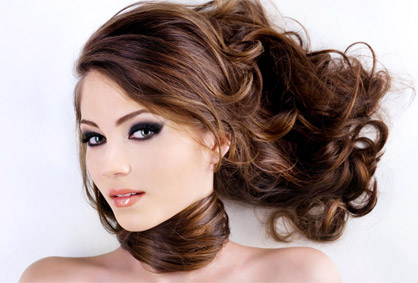 50% попуст на третман за оштетена коса во фризерско студио „СТУДИО`79“ во вредност од 800ден. за само 399ден.